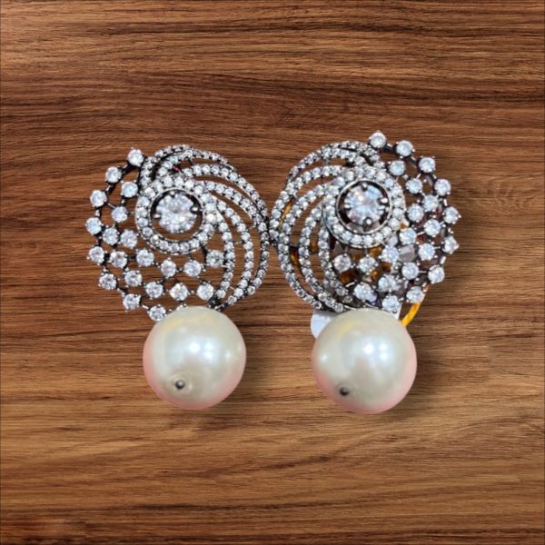 Round Pearl Droplet Earring